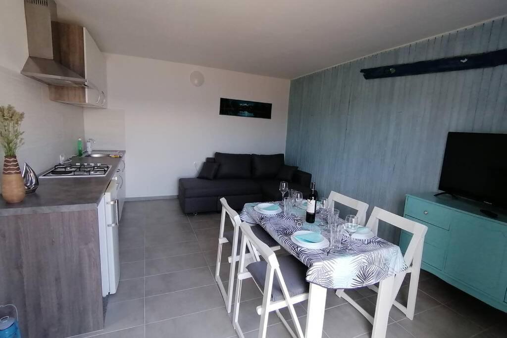 Apartment By The Sea- Santa Marina Raša Εξωτερικό φωτογραφία